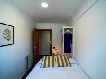 Habitación en Carrer del Serpis