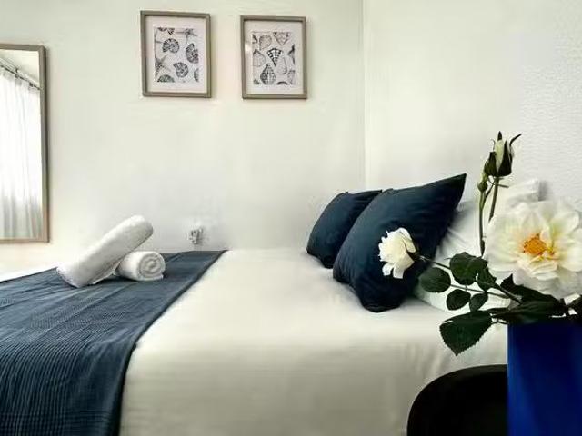 Habitación en Carrer del Poeta Más i Ros, Algirós
