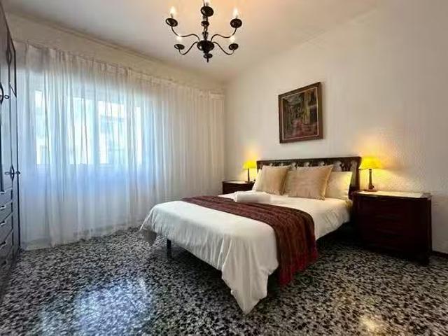 Habitación en Carrer del Poeta Más i Ros, Algirós