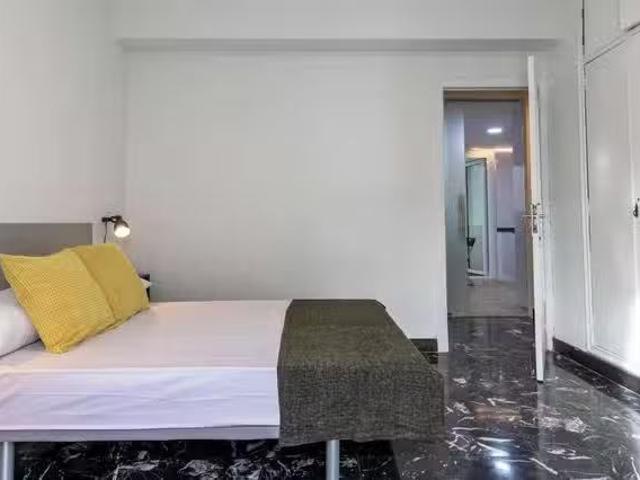 Habitación en Carrer del Periodista Azzati