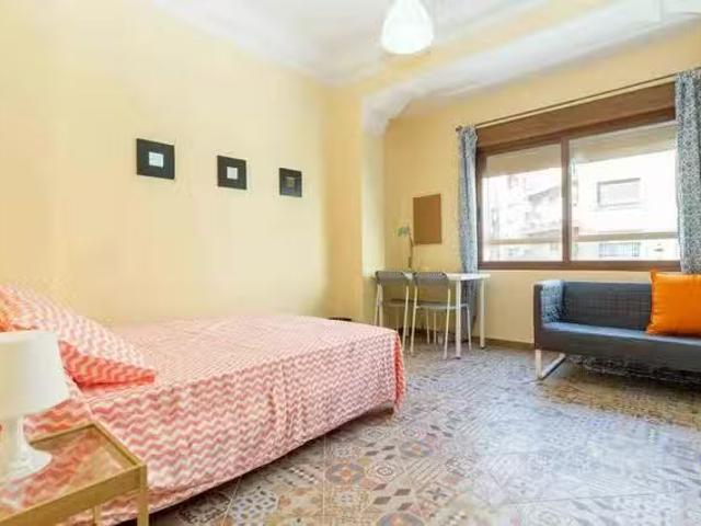 Habitación en Carrer dels Tomasos, Russafa