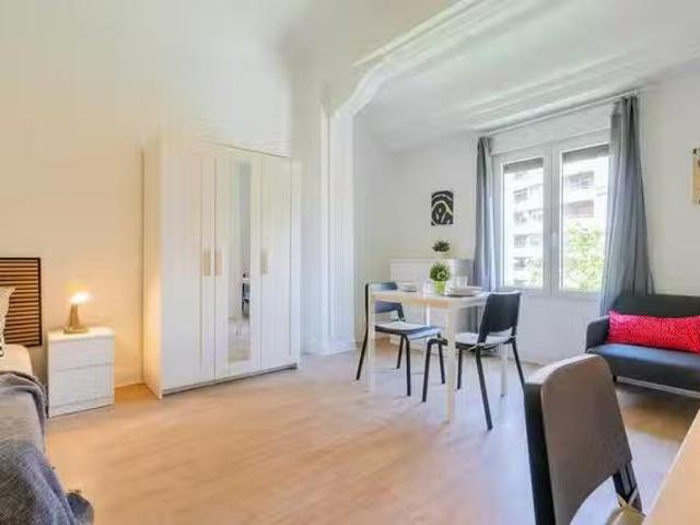 Habitación en Carrer d'Honorat Juan, Extramurs