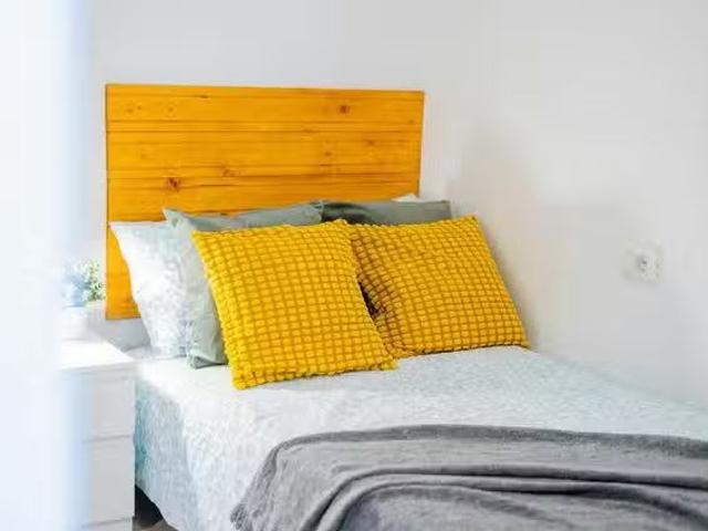 Habitación en Carrer d'Honorat Juan, Extramurs