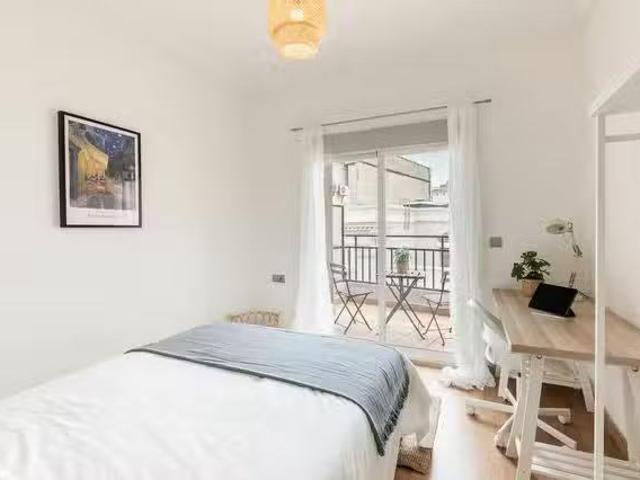 Habitación en Carrer d'Hernán Cortés, L'Eixample