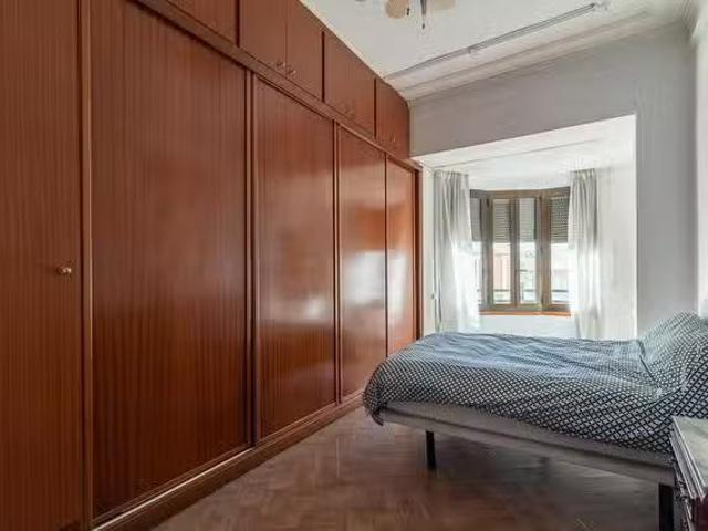 Habitación en Carrer General San Martín, Russafa