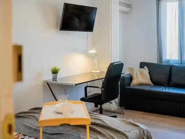 Habitación en Carrer Honorato Juan, Arrancapins