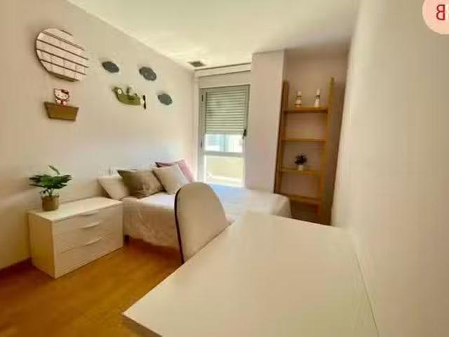 Habitación en Carrer Pintor Soler Blasco