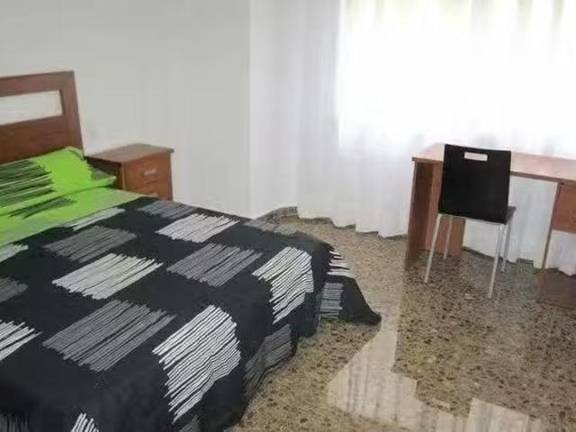 Habitación en Carrer Pianista Empar Iturbi, La Creu Coberta