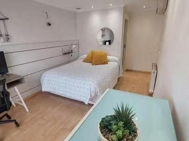 Habitación en Carrer Pianista Empar Iturbi, Malilla