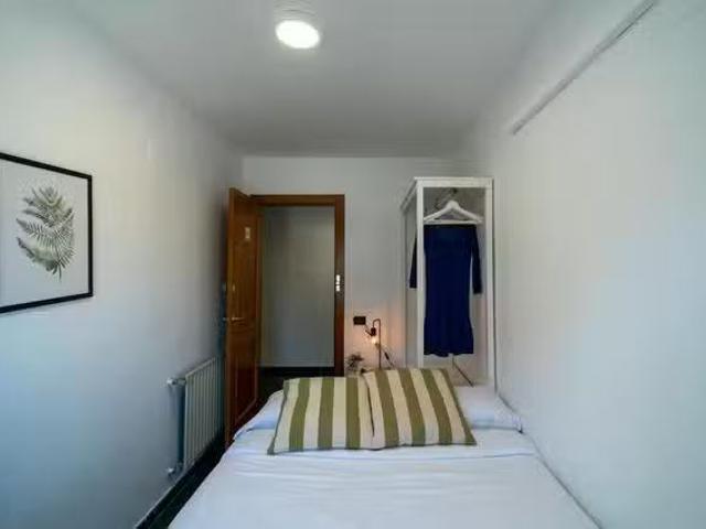 Habitación en Carrer Serpis, Ciutat Jardí