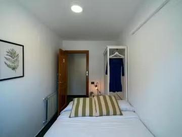 Habitación en Carrer Serpis, Ciutat Jardí