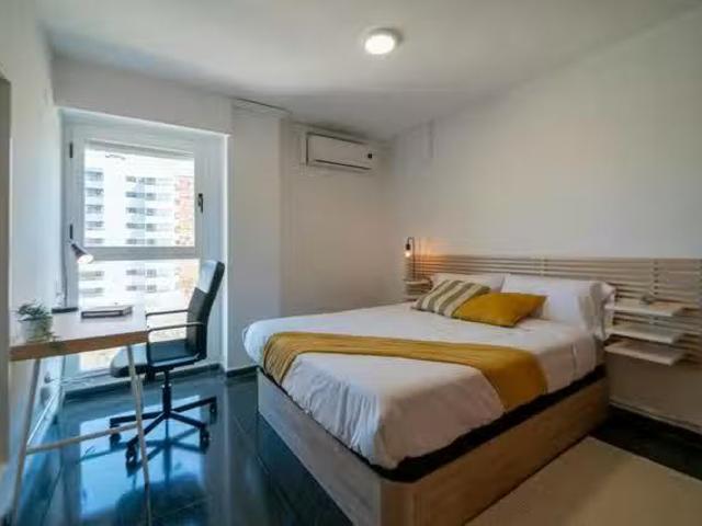 Habitación en Carrer Serpis, Ciutat Jardí