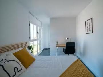 Habitación en Carrer Serpis, Ciutat Jardí