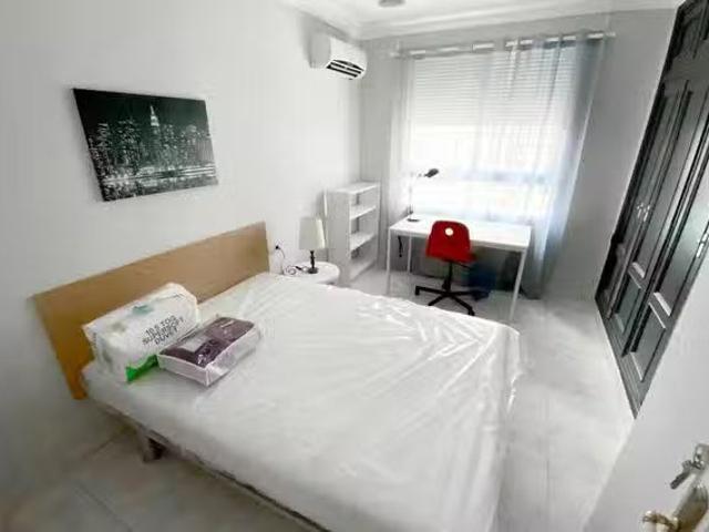 Habitación en Gran Vía de las Germanías, Ruzafa