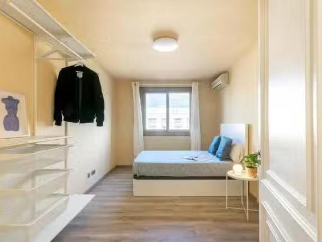 Habitación en Gran Via de les Corts Catalanes, Dreta de l'Eixa.