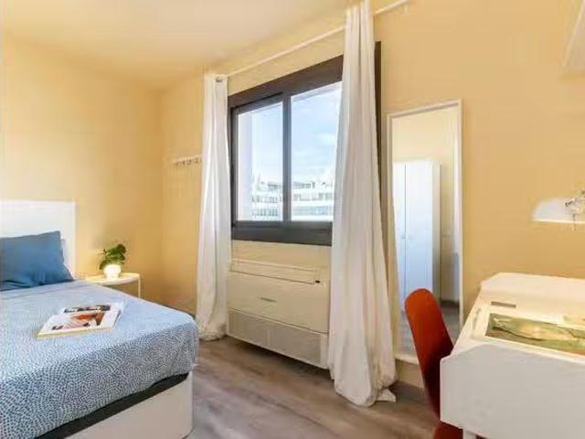 Habitación en Gran Via de les Corts Catalanes, Dreta de l'Eixa.