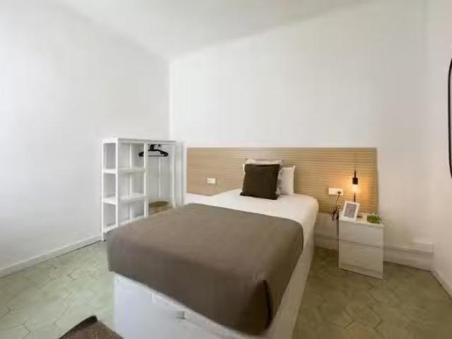 Habitación en Gran Via de les Corts Catalanes, Fort Pienc