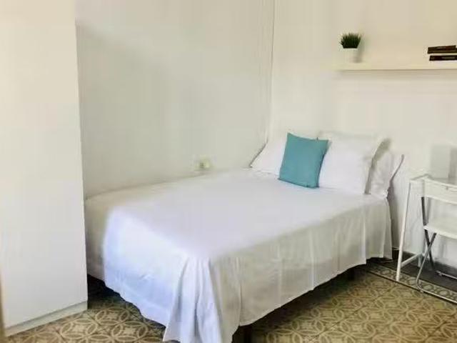 Habitación en Gran Via de les Corts Catalanes, L'Eixample