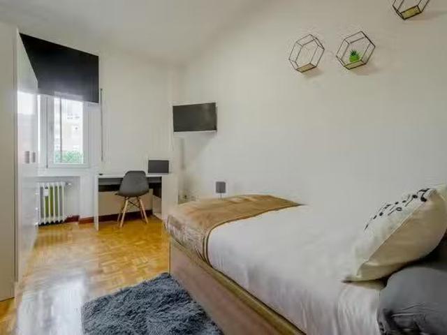 Habitación en Paseo de la Castellana, Almenara