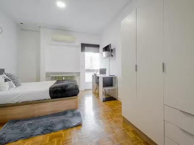 Habitación en Paseo de la Castellana, Almenara