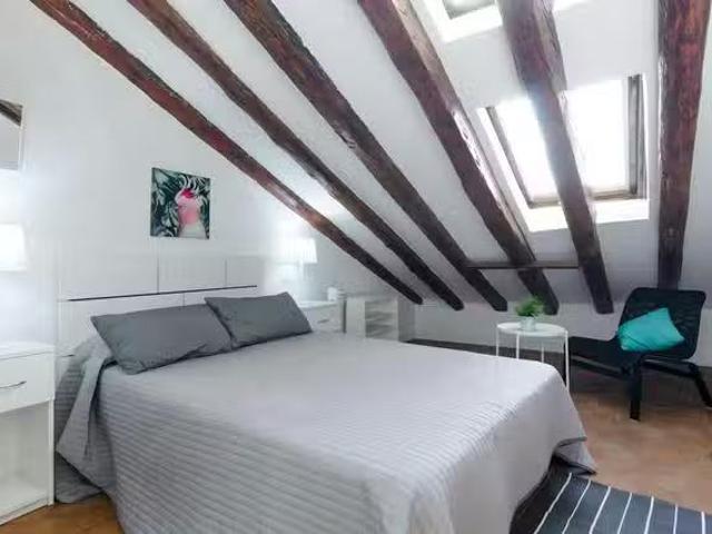 Habitación en Paseo de la Infanta Isabel, Jerónimos