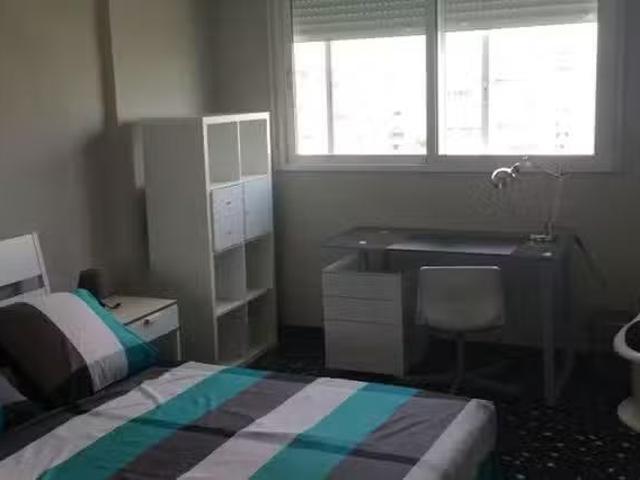 Habitación en Passeig de la Petxina, Extramurs