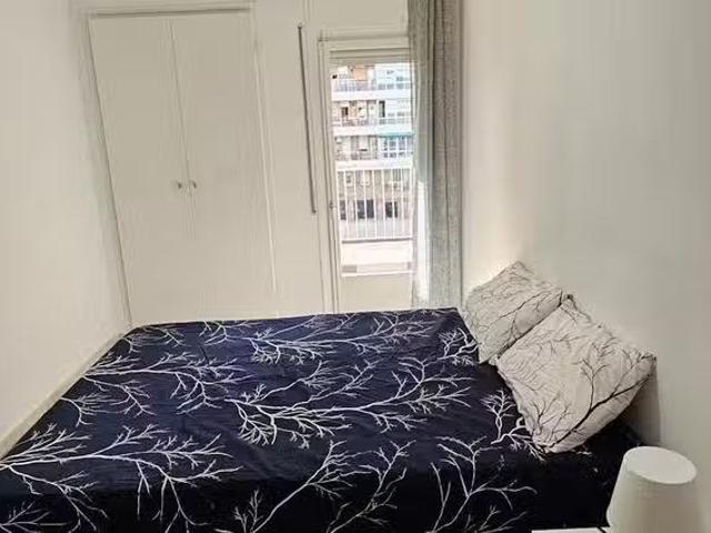 Habitación en Passeig del Verdum, La Guineueta