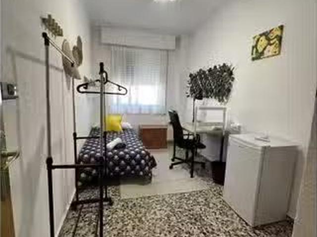 Habitación en piso compartido, 5 camas, Murcia