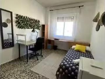 Habitación en piso compartido, 5 camas, Murcia