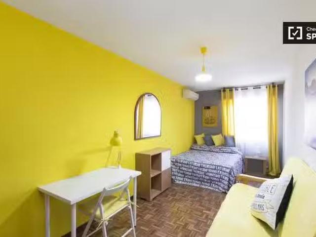 Habitación en piso compartido, 5 habitaciones, Alcalá de Henares