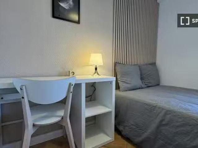 Habitación en piso compartido de 4 habitaciones, Canillas, Mad.