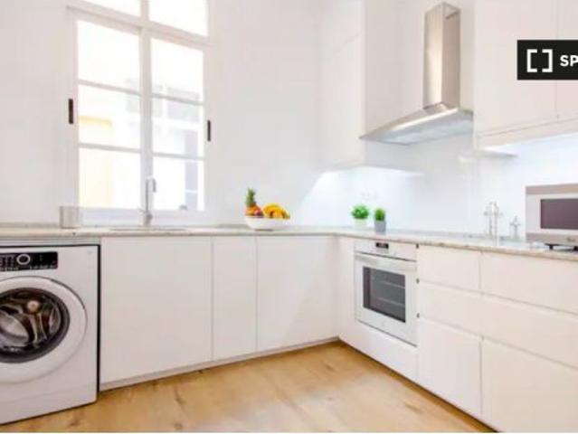 Habitación en piso compartido de 4 habitaciones en Zona Centro, gastos incluidos, solo para profesio