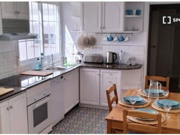 Habitación en piso compartido de 4 habitaciones en Alicante Solo mujeres profesionales
