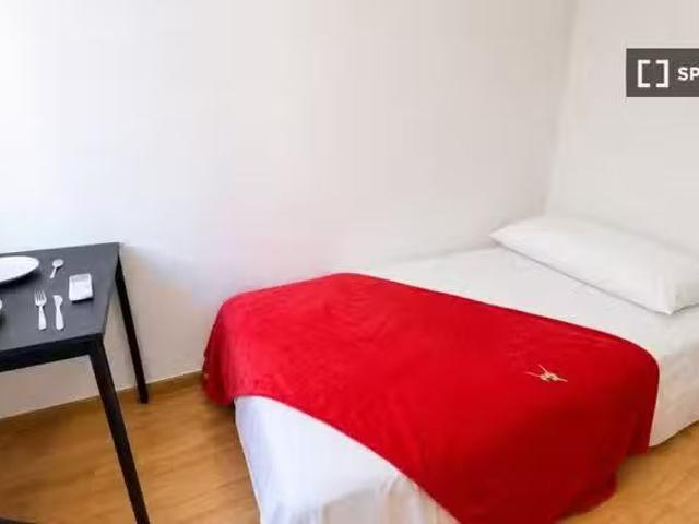 Habitación en piso compartido de 4 habitaciones en alquiler en.