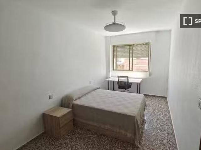 Habitación en piso compartido de 4 habitaciones en alquiler en.
