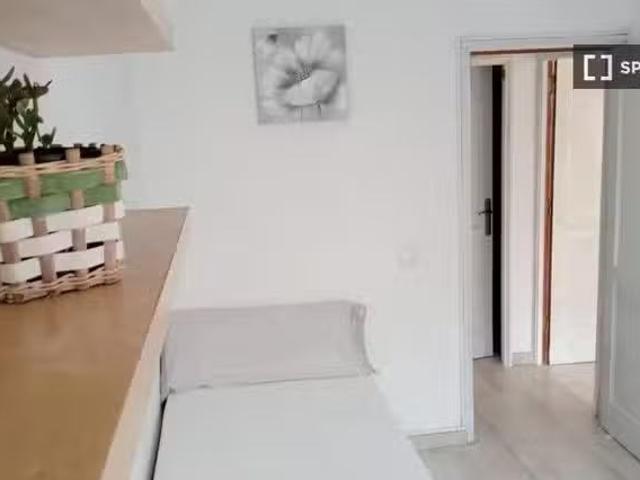 Habitación en piso compartido de 4 habitaciones en alquiler en.