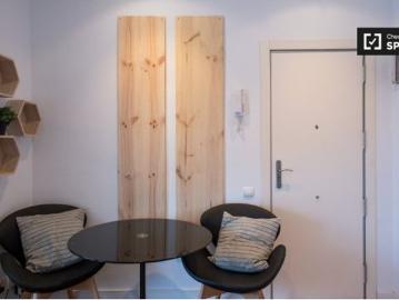 Habitación en piso compartido de 4 habitaciones en alquiler en Vila de Gràcia, profesionales y estud