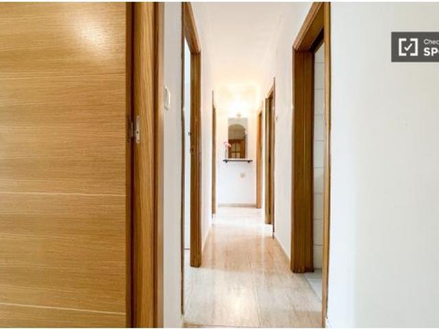 Habitación en piso compartido de 4 habitaciones en alquiler en Abrantes, solo profesionales