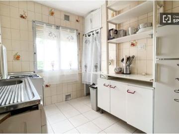 Habitación en piso compartido de 4 habitaciones en alquiler en Abrantes, solo profesionales