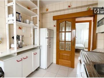 Habitación en piso compartido de 4 habitaciones en alquiler en Abrantes, solo profesionales