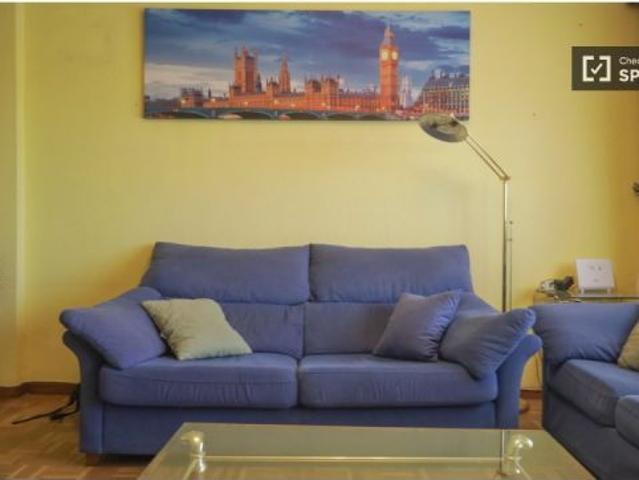 Habitación en piso compartido de 4 habitaciones en alquiler en Alcalá de Henares, solo para profesio