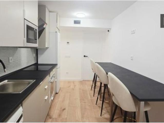 Habitación en piso compartido de 4 habitaciones en alquiler en Aluche, se admiten parejas
