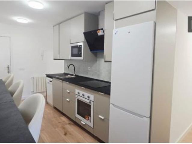 Habitación en piso compartido de 4 habitaciones en alquiler en Aluche, se admiten parejas
