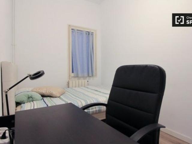 Habitación en piso compartido de 4 habitaciones en alquiler en El Fort Pienc, disponible para estudi