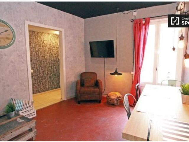 Habitación en piso compartido de 4 habitaciones en alquiler en El Gótico, solo para profesionales o