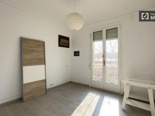 Habitación en piso compartido de 4 habitaciones en alquiler en El Raval, no se admiten parejas