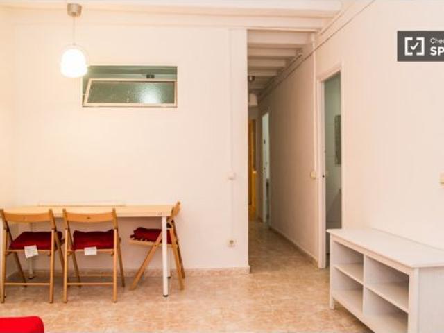 Habitación en piso compartido de 4 habitaciones en alquiler en El Raval, solo estudiantes