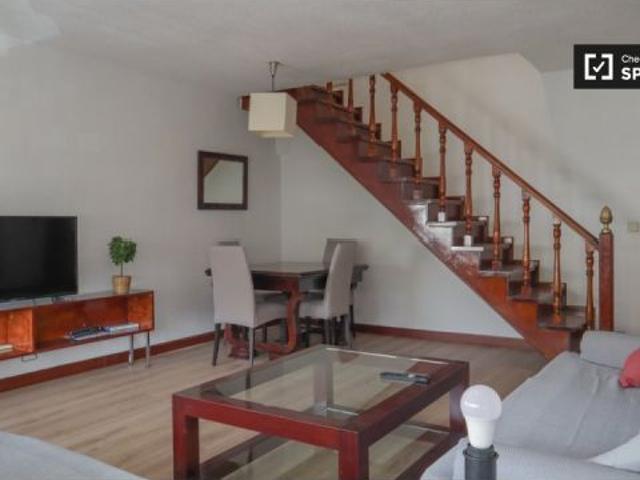 Habitación en piso compartido de 4 habitaciones en alquiler en Fontarrón, ideal para profesionales y