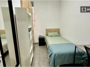 Habitación en piso compartido de 4 habitaciones en alquiler en La Torrassa, gastos incluidos