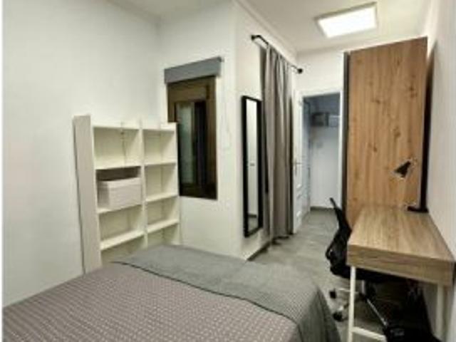 Habitación en piso compartido de 4 habitaciones en alquiler en La Torrassa, gastos incluidos